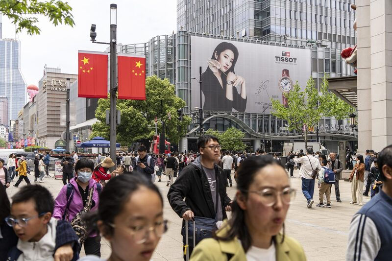 China libera sector servicios con 19 medidas; apuesta por apertura controlada, cultura y salud para estimular demanda interna