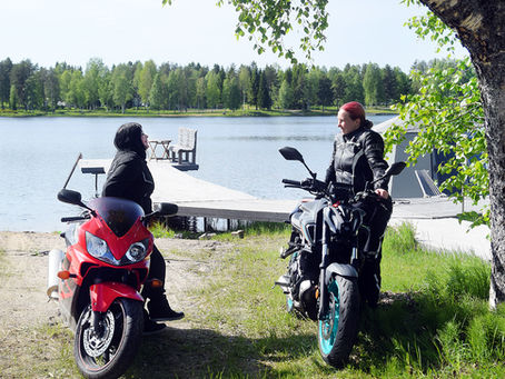 Matkailusta tietämättömiä motoristeja ja aikamatka menneeseen