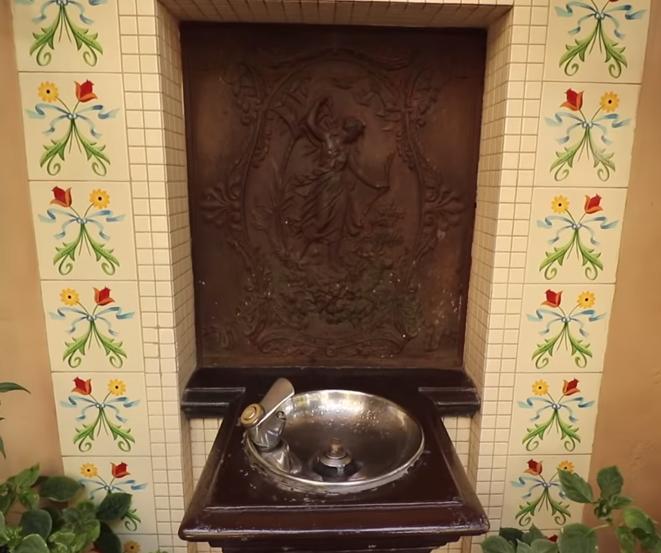 Disneyland drinking fountain 5