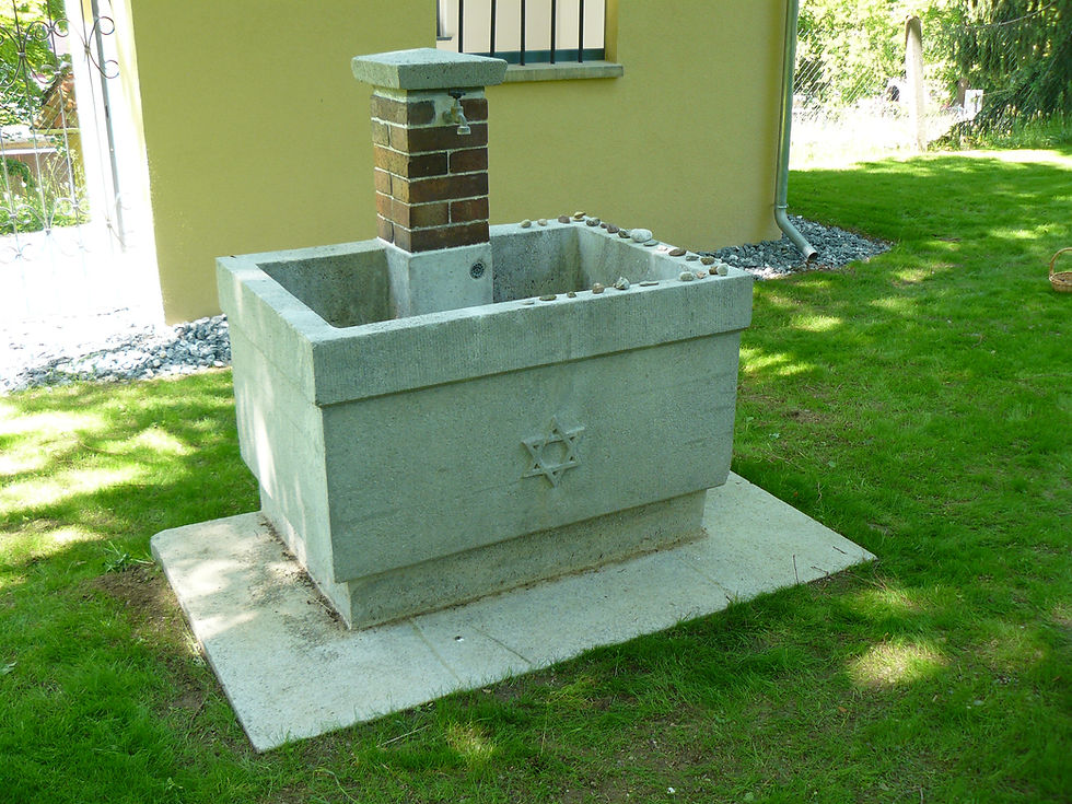 Suhl, Jüdischer Friedhof - Restaurierung Kunststeinbrunnenschale