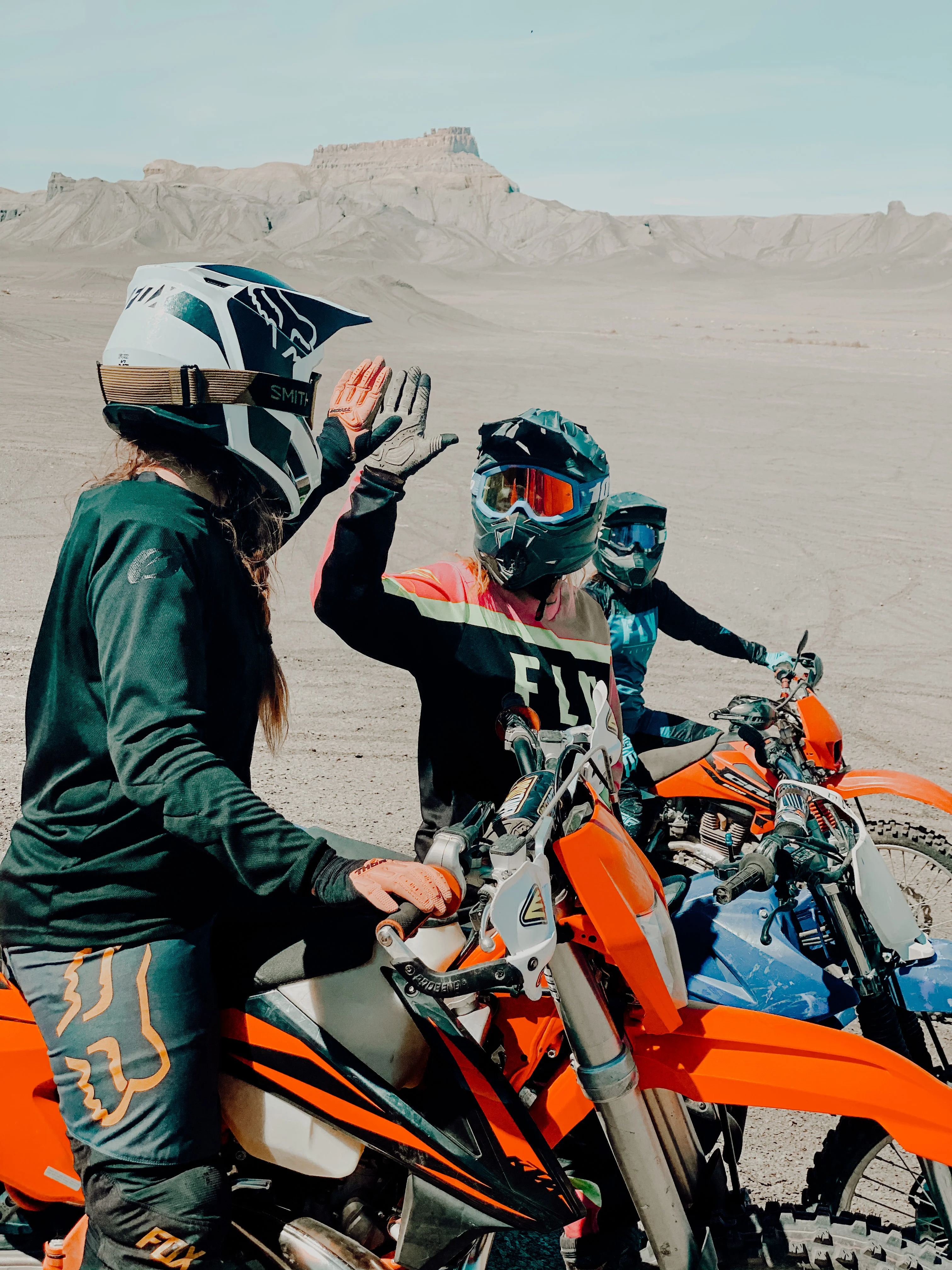 ILLA-app-bg-moto.webp