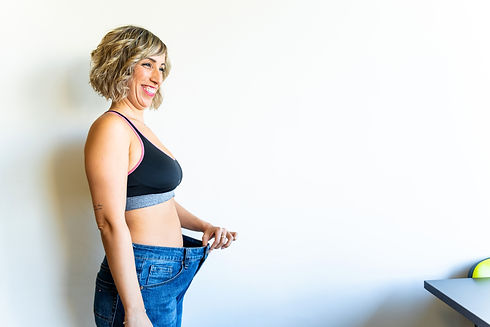 happy-woman-shows-off-weight-loss-in-jeans-2026-01-08-23-41-58-utc.jpg