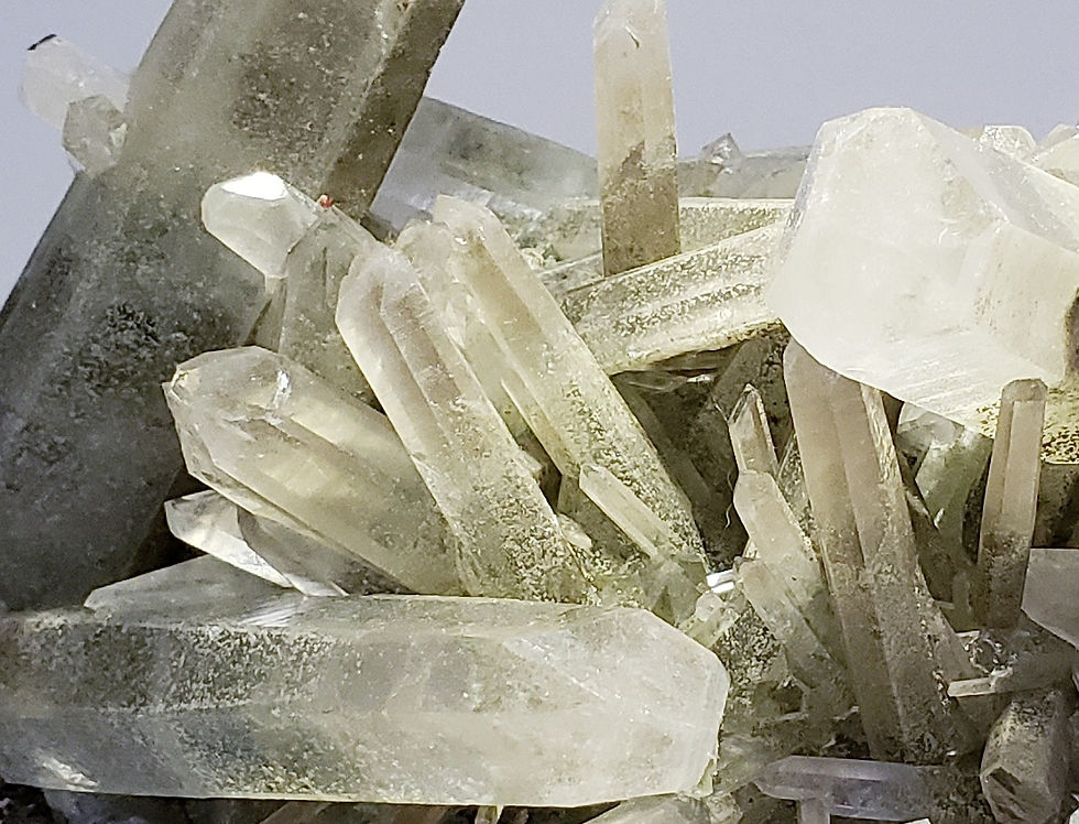 Thumbnail: Chlorite-included Quartz with Garnets on Calcite from Gilgit-Baltistan, Pakistan