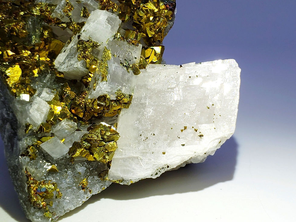 Thumbnail: Collector's Piece: Chalcopyrite on Calcite from Daye Copper Mine