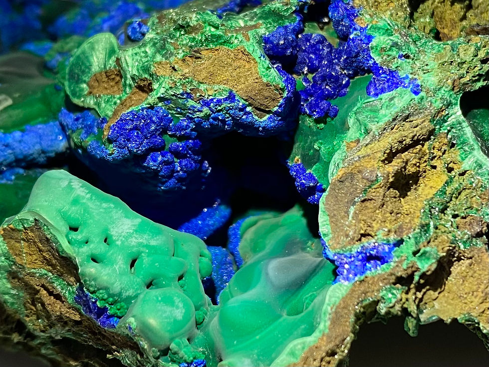 Thumbnail: Collector’s Piece: Azurite on Malachite from Liufengshan Mine, China