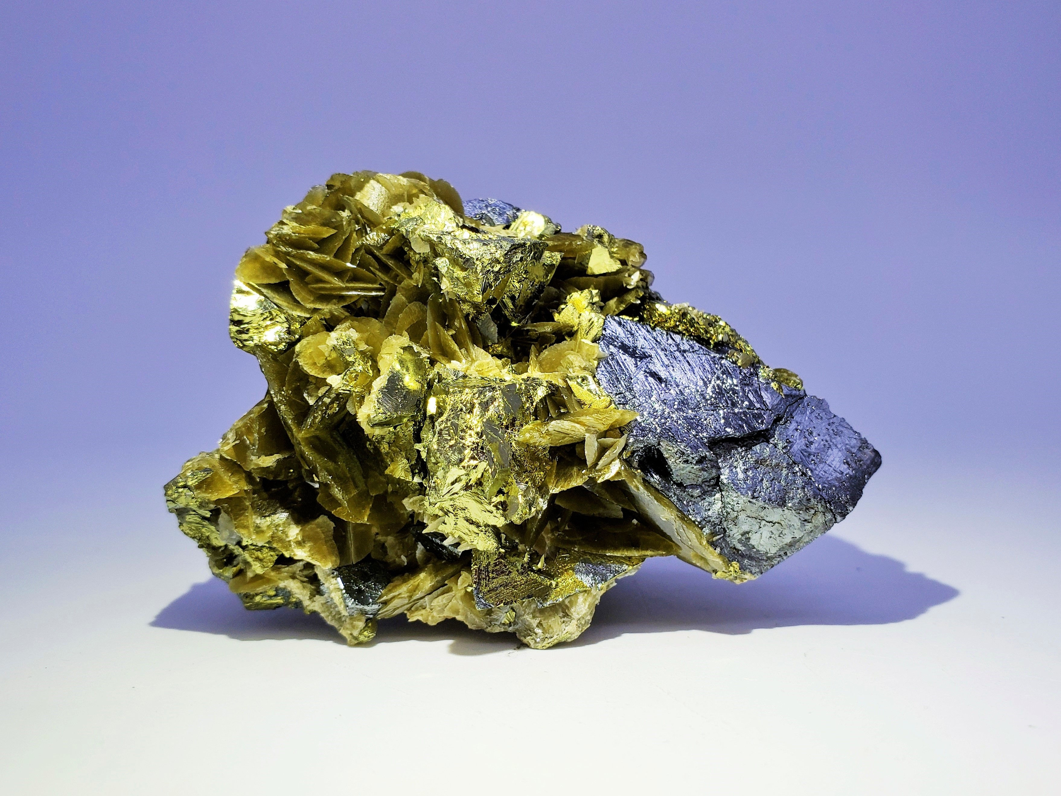 Chalcopyrite on Siderite with Tetrahedrite from Kaiwu Mine, Bijie, China