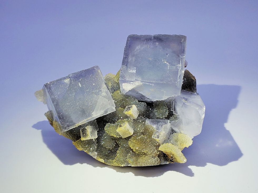 Thumbnail: Collector's Piece: Fluorite on Druzy Quartz from Yindu Mine, Inner Mongolia