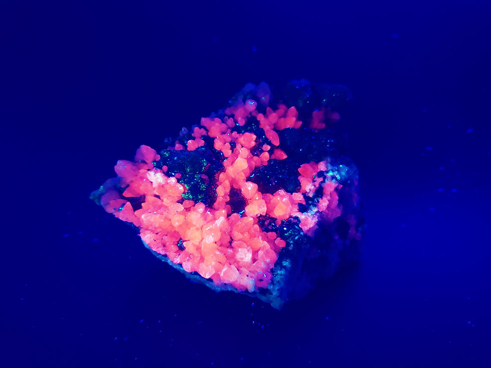 Thumbnail: Iridescent Chalcopyrite with Calcite (Fluorescent) from Daye Copper Mine