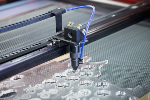 Acrylic sheet carving machine.Flatbed cnc machine working..jpg