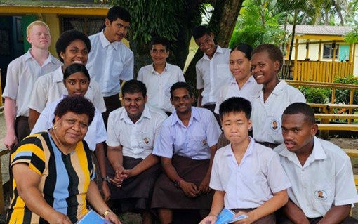 Mereoni with the students of MCI.