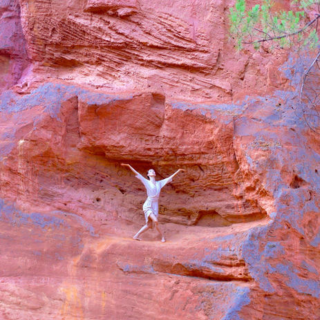 Dana Mussa, danseuse et chorégraphe visionnaire, incarne un style novateur qu'elle appelle Ethno Ballet, offrant ainsi des expériences mémorables et authentiques à son public. Sa danse puise son inspiration dans ses racines d'Asie Centrale, le chamanisme et les traditions antiques, tout en mettant à profit sa maîtrise des techniques classiques et contemporaines. La femme, sous ses multiples facettes, est au cœur de ses créations.

​

Elle conçoit des spectacles tant en solo qu'en groupe, destinés à un large public et s'adaptant à des styles variés pour des événements privés et des festivals de danse.

​

Dana Mussa exprime son talent non seulement à travers ses créations de spectacles, mais également par ses œuvres cinématographiques en tant que réalisatrice de films de danse.