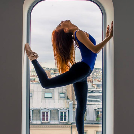 Dana Mussa, danseuse et chorégraphe visionnaire, incarne un style novateur qu'elle appelle Ethno Ballet, offrant ainsi des expériences mémorables et authentiques à son public. Sa danse puise son inspiration dans ses racines d'Asie Centrale, le chamanisme et les traditions antiques, tout en mettant à profit sa maîtrise des techniques classiques et contemporaines. La femme, sous ses multiples facettes, est au cœur de ses créations.

​

Elle conçoit des spectacles tant en solo qu'en groupe, destinés à un large public et s'adaptant à des styles variés pour des événements privés et des festivals de danse.

​

Dana Mussa exprime son talent non seulement à travers ses créations de spectacles, mais également par ses œuvres cinématographiques en tant que réalisatrice de films de danse.