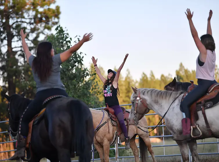 SRX_HORSEYOGA_006_TT.webp