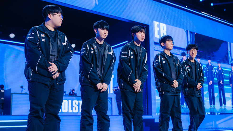 KT Rolster Sweeps Top Esports to Secure Playoffs Spot at Worlds 2025 Swiss Stage