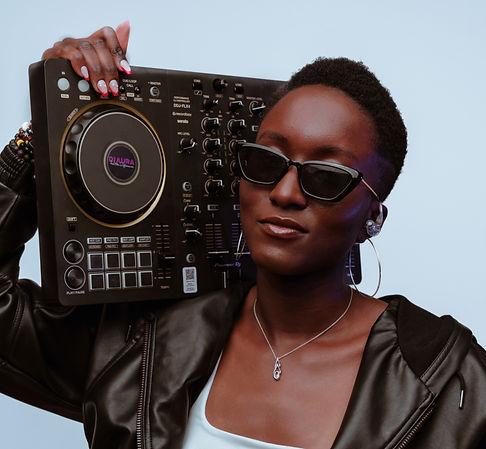 DJ AURA (5 of 10)_edited.jpg