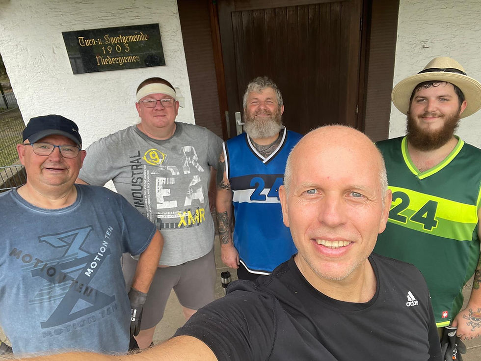 Die Helfer Bruno, Andi, Bernd, Niklas und Patrick