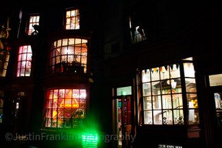 Weasleys Wizard Wheezes in Dragon Alley