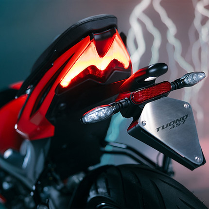 Aprilia-Tuono457-wallImage1.jpg
