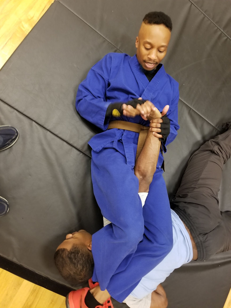 Sensei Bronzze fighting with student