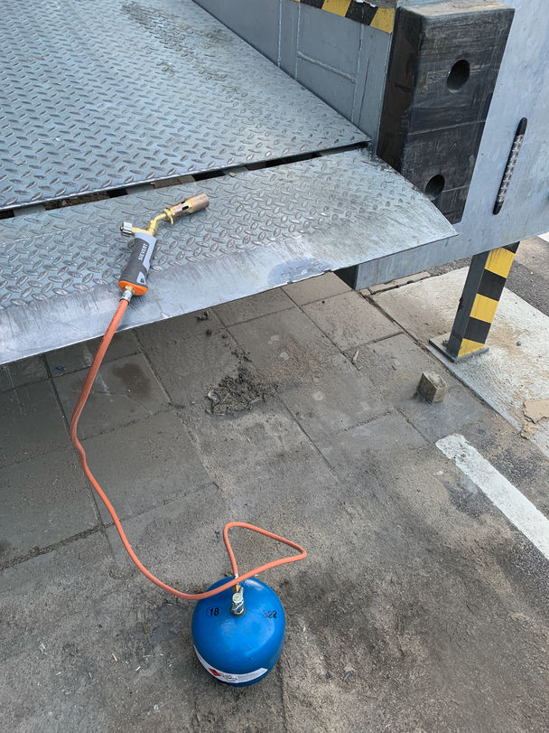 Riktat påkörd lastkaj, 
Axfood partihallarna 💪🔨💡