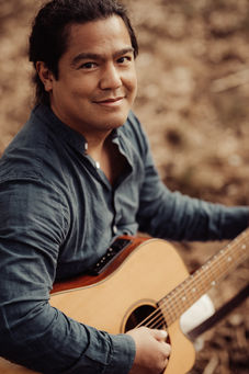 Meet Sarman: Singer-Songwriter and Painter
About Sarman
I'm Sarman, and I'd love to take you on a journey through my world, where passion, creativity, and connection are key. I believe in depth, one-on-one contact, and offering a listening ear to anyone who needs it.