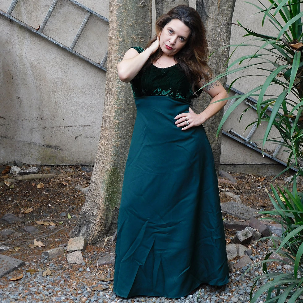Thumbnail: Vintage Green Goddess Soirée Gown