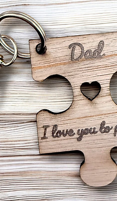 'Dad I Love You To Pieces' Wooden Keyring