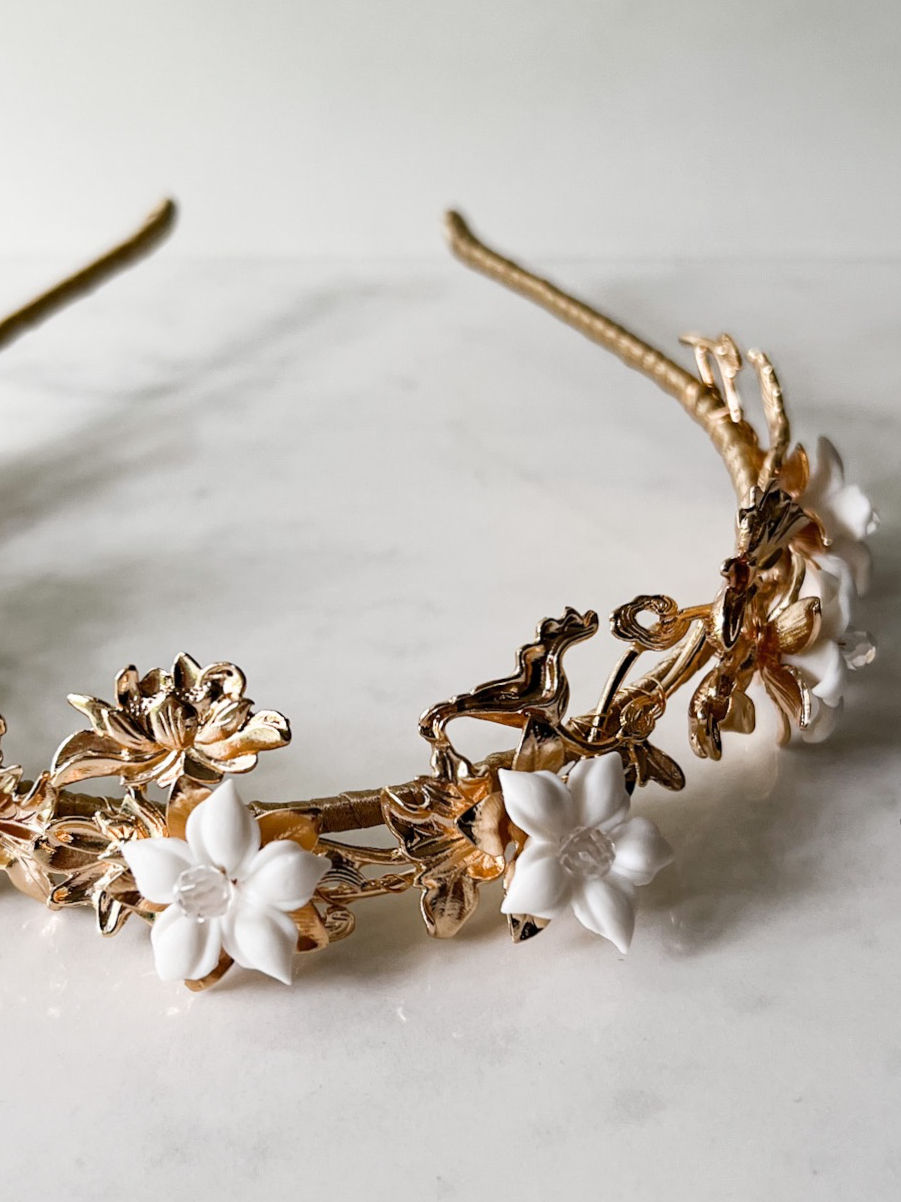 Thumbnail: top view of floral crown