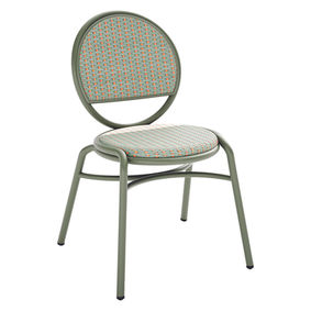 Ami chair design by Nathalie Schellekens of Studio ONS for Dutch brand Satelliet Hospitality Furniture. Sustainable, modern and contemporary design inspired by the Cafe de Paris style. A French looking bistro chair, friendly and iconic design.