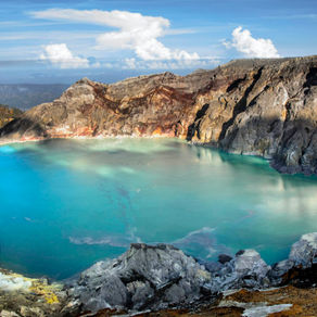 DESTINASI KEINDAHAN KAWAH IJEN 
