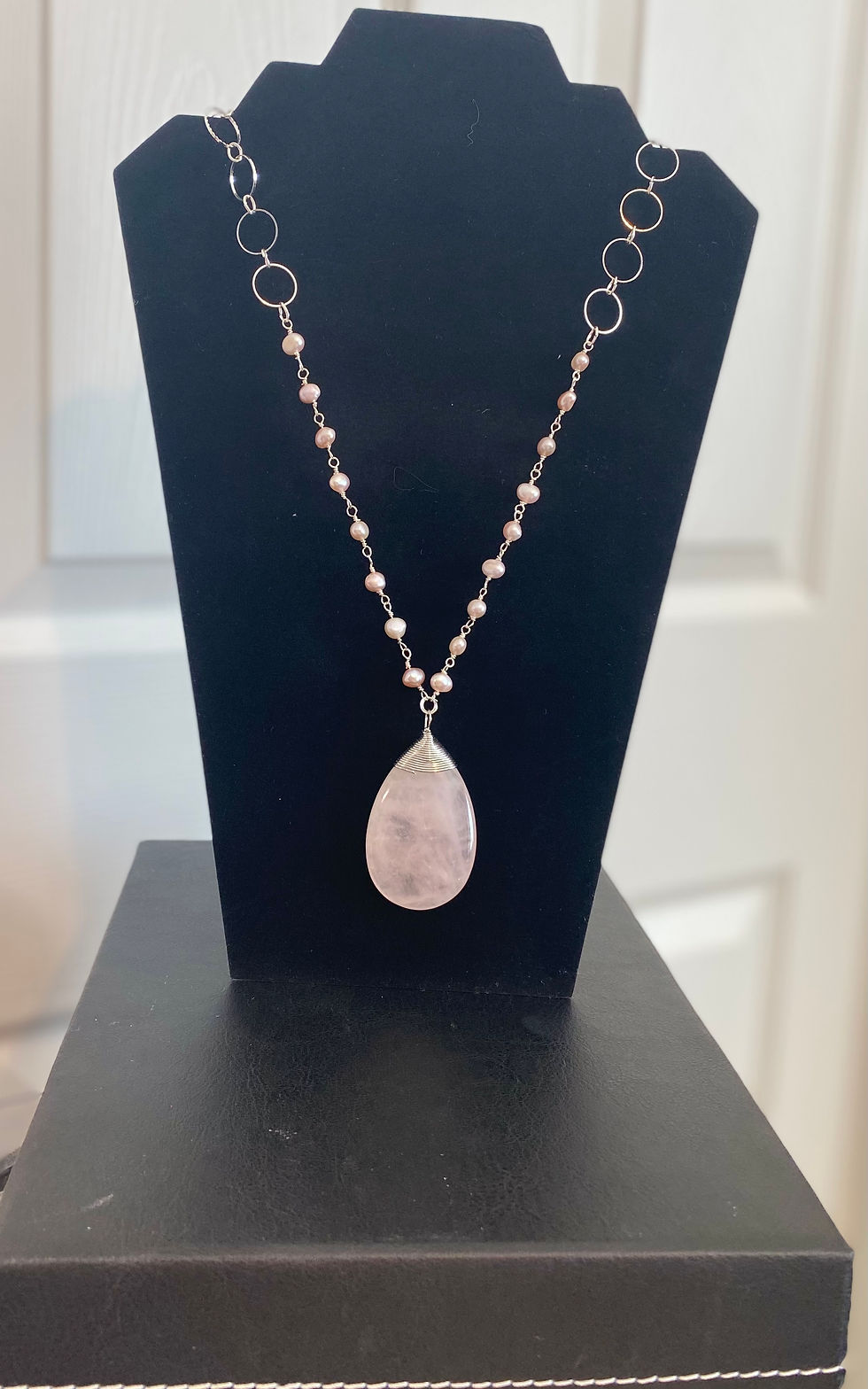 Thumbnail: Silver Loop Chain with Pearls and Rose Quartz Drop