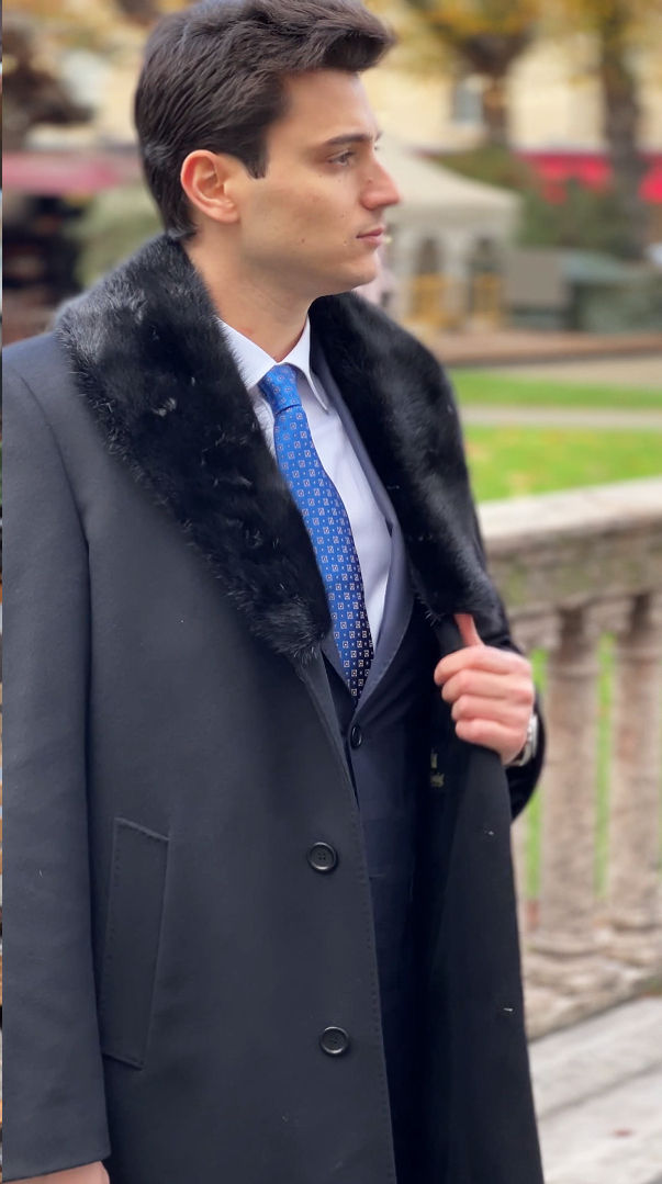 Manteau long classique en laine et cachemire avec col en fourrure de vison Konig Genève