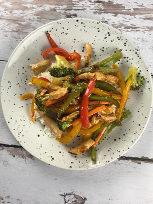 מוקפץ עוף עם ירקות