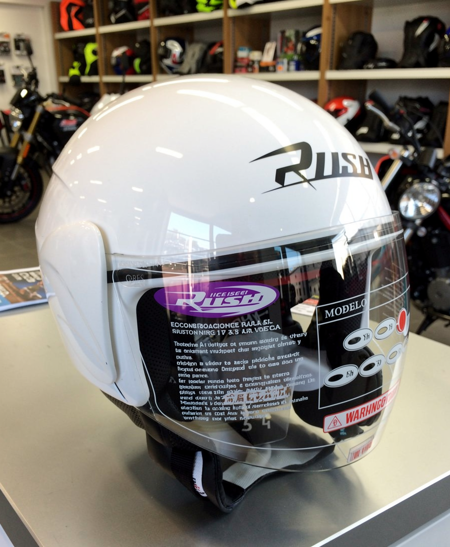 Capacete jet branco com viseira transparente