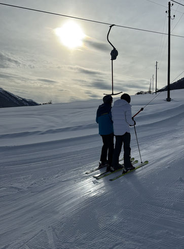 Skilift Geschinen, 20m entfernt, gleich über die Strasse.