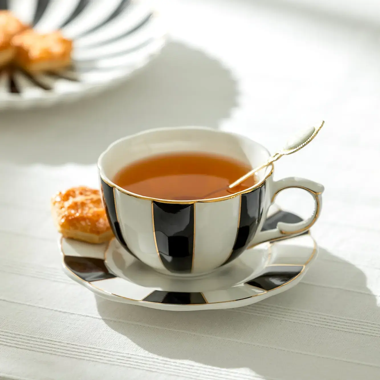 Black and White 7oz Scallop Fine Porcelain Tea Cup & Saucer