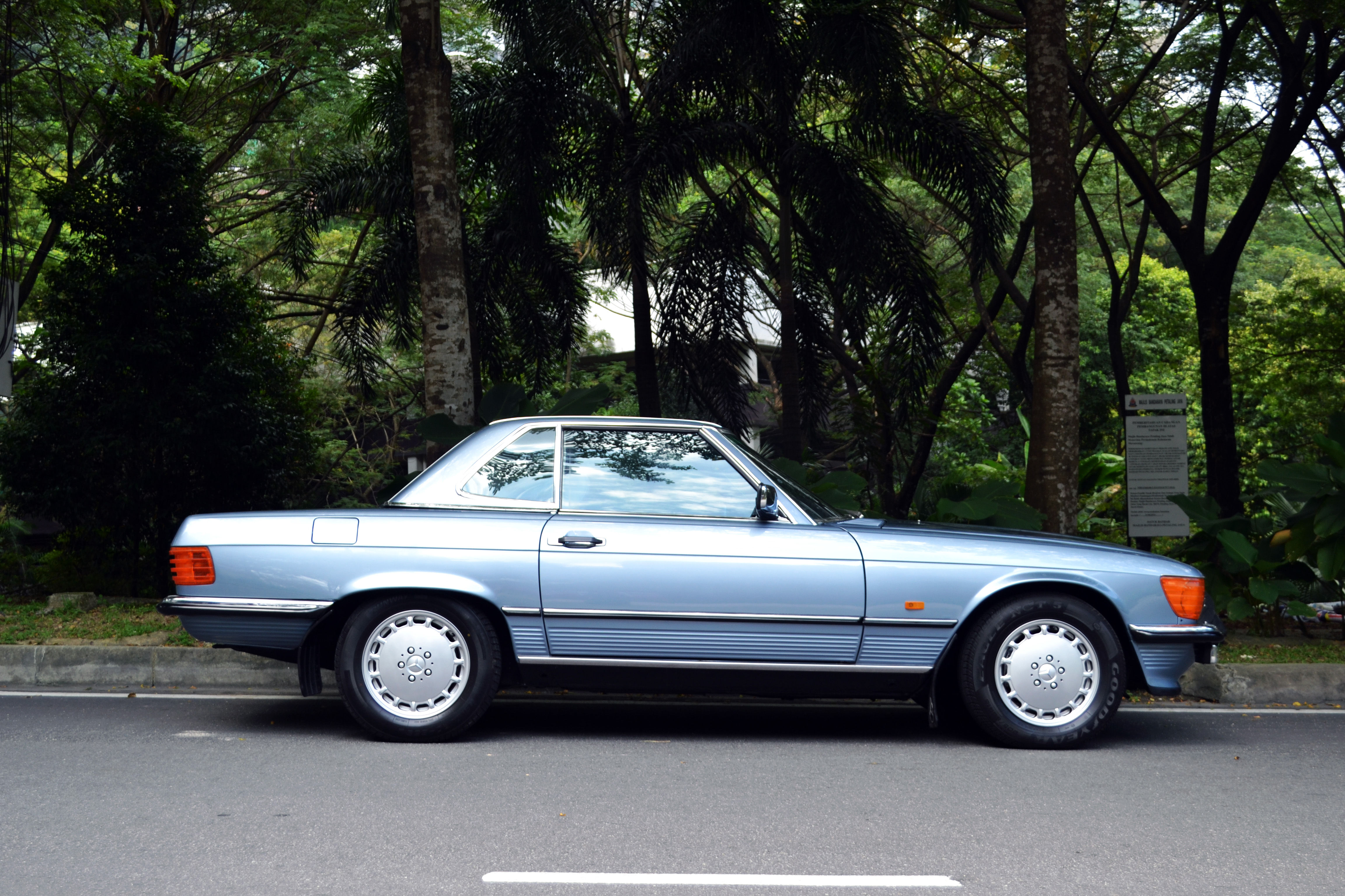 Mercedes-Benz 420SL