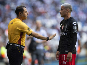 LOS ÁRBITROS ALTERARON CÉDULA PARA JUSTIFICAR QUE NECAXA SE QUEDARA CON DIEZ