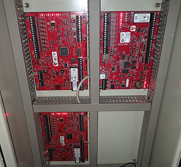 Gabinete electrico NEMA con instalacion de PCB de control de acceso