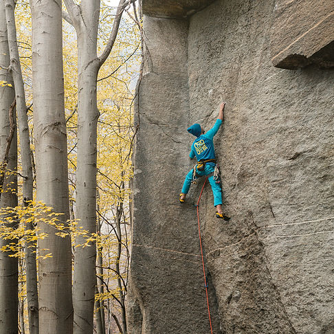 LS_FW2324_WinterClimbing_LandscapeMood1_1500x1500px.jpg