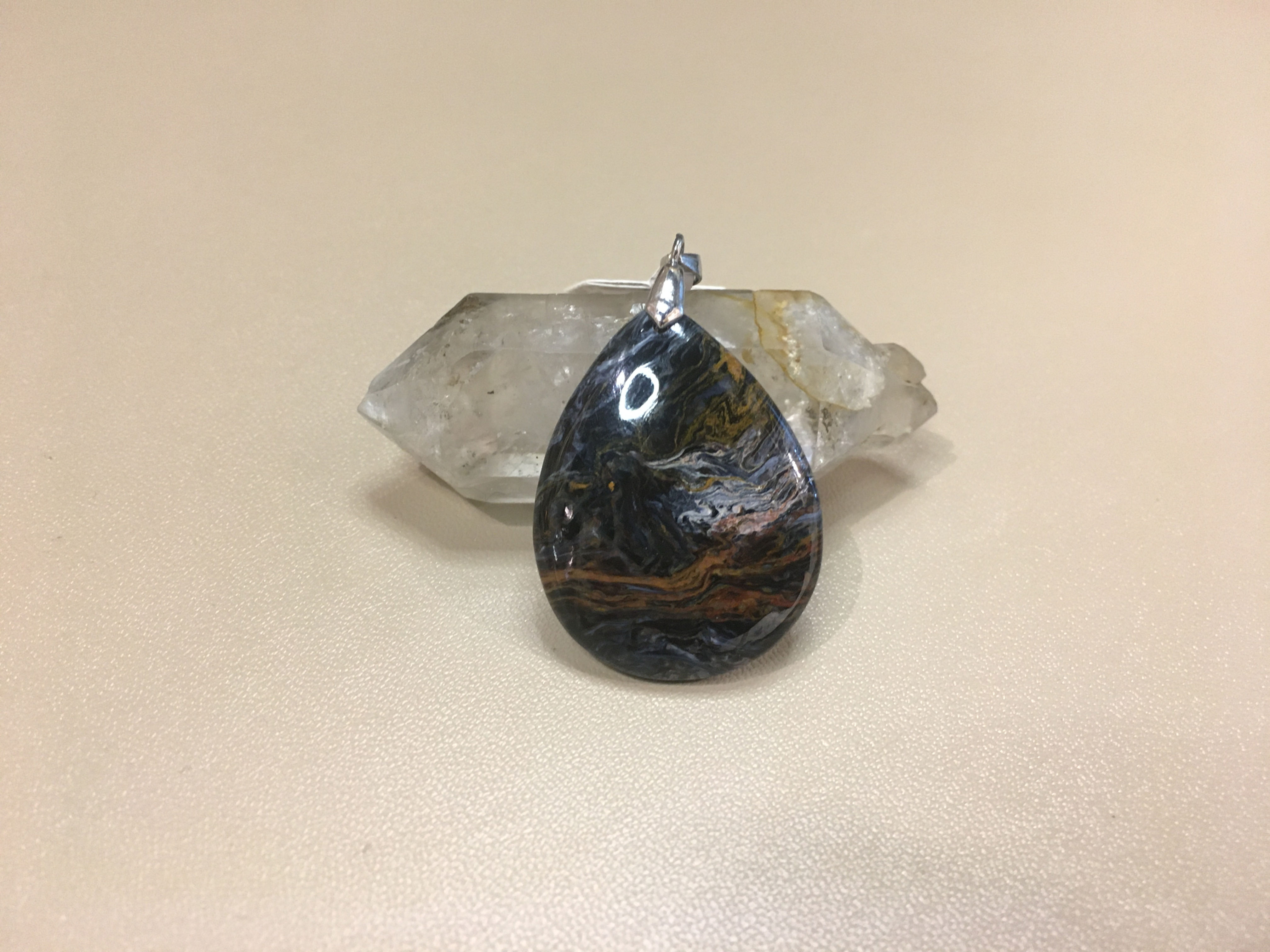 彼得石水滴吊墜