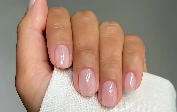 reguilar manicure.webp