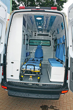 Transformação Fort Transit Ambulância.