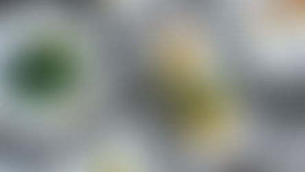 tabaklarda bulunan çeşitli yemek görselleri