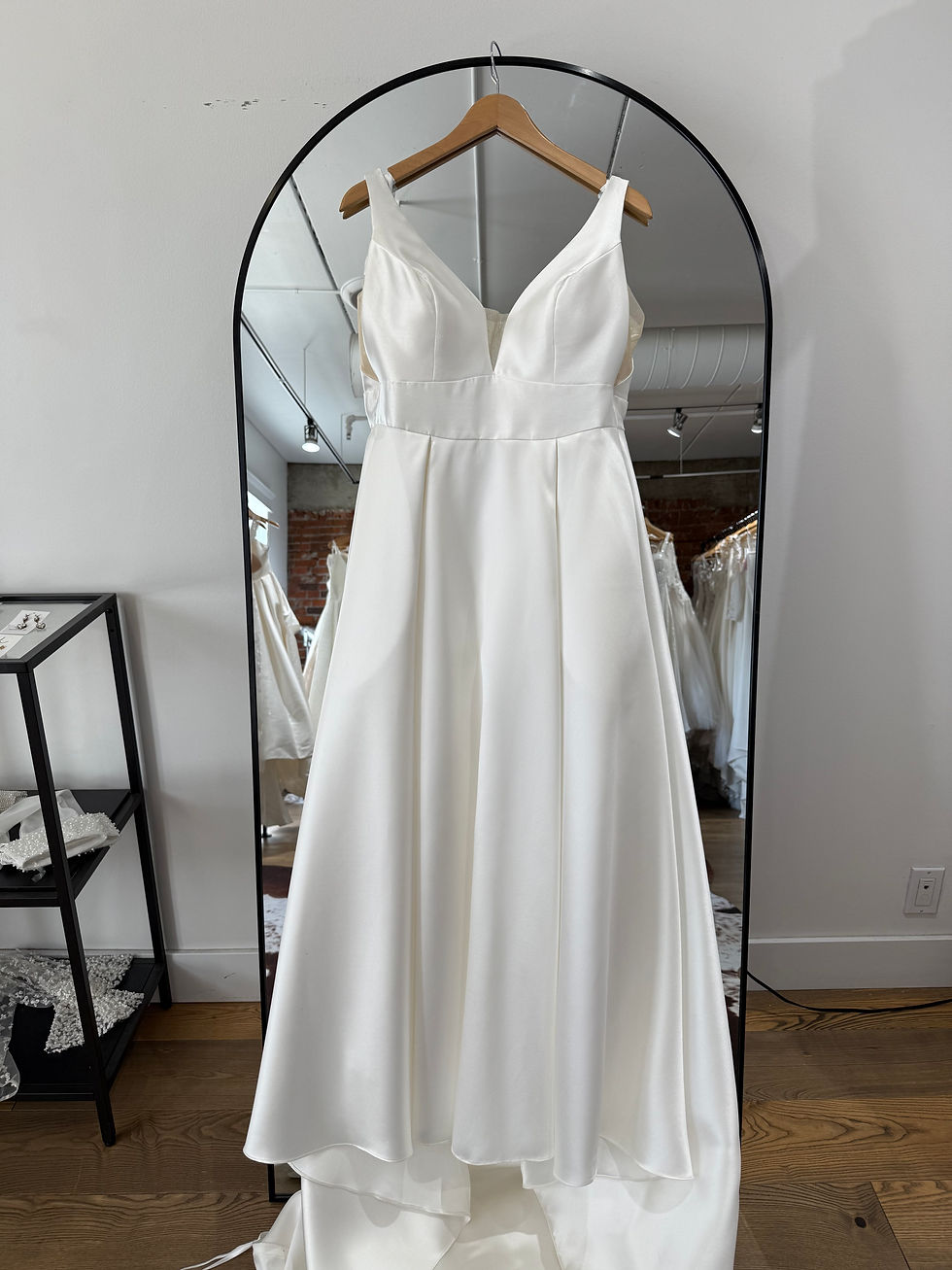 Thumbnail: Serene Bridal - Elizabeth