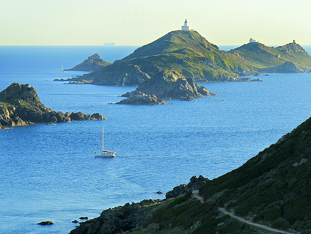 Fiscalité immobilière en Corse en 2025 : Guide complet pour investisseurs et propriétaires