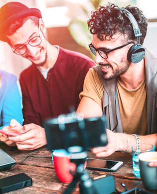 young-friends-sharing-content-on-streami