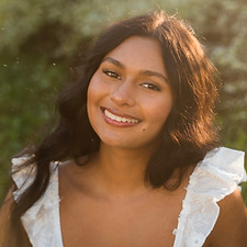 aleesha headshot.jpg