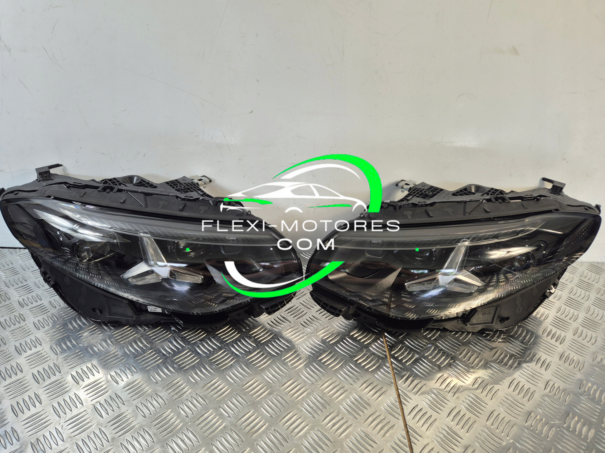 Faros delanteros MULTIBEAM LED Mercedes CLA W174 – Referencia A174 906 42 02 / 001 – Precio: 3.500 €