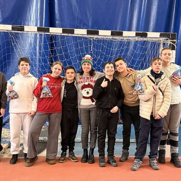 Спортивні розваги та ігри "Спритні та дужі"